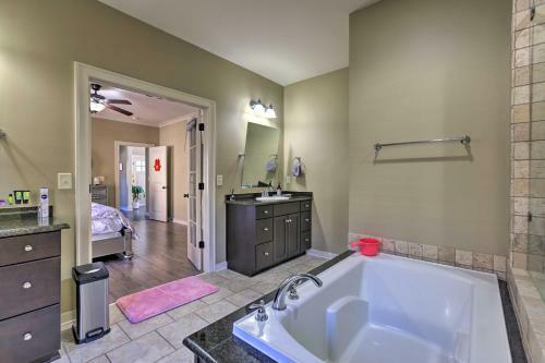 Family Home With Pool Access Near Birmingham!