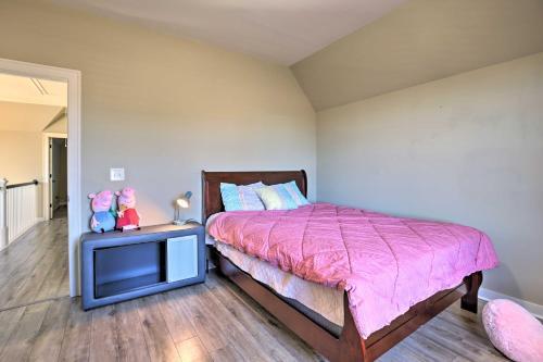 Family Home With Pool Access Near Birmingham!