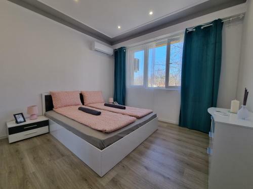 Luxury Two Bedroom Apartment With Free Parking