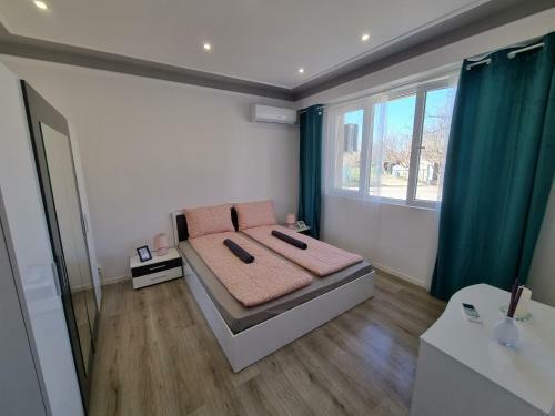 Luxury Two Bedroom Apartment With Free Parking