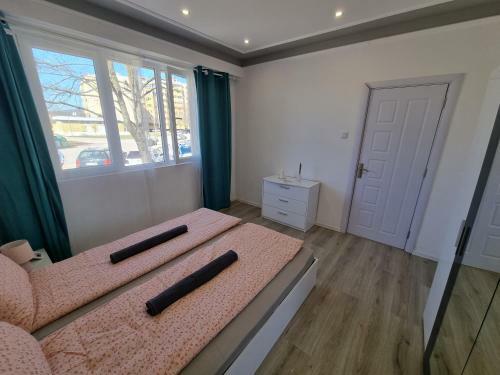 Luxury Two Bedroom Apartment With Free Parking