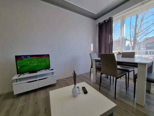 Luxury Two Bedroom Apartment With Free Parking