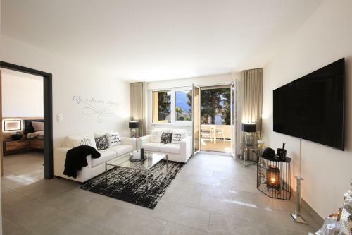 Apartamento Attikawohnung Mit Pool Und Palmengarten