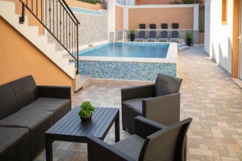 Beautiful Seaside Holiday Home Neda