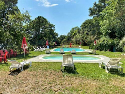 Beautiful Bungalow In Capraia E Limite With Shared Pool