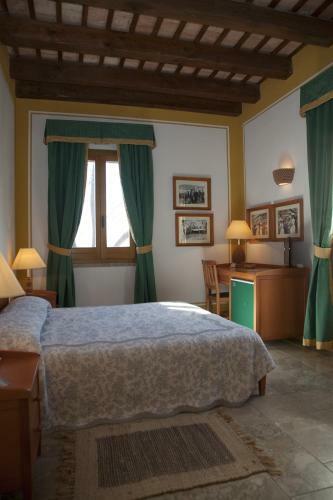 Hostal La Finestra Sul Sale