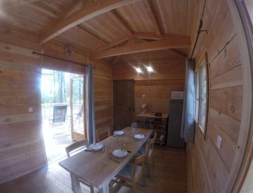Camping La Simioune En Provence