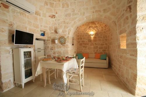 Villa Trullo Mil� With Pool