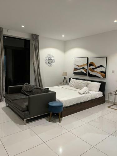 Luxury Serviced Studio Apartment-embassy Gardens