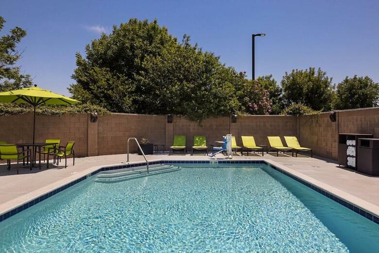 Hotel Comfort Suites Turlock