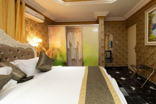 Ag Hotel And Suites