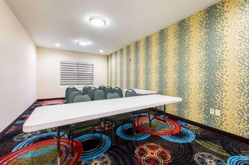 Hotel Baymont Inn & Suites - Madison