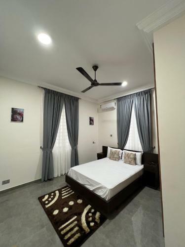 Lakeside Homestay