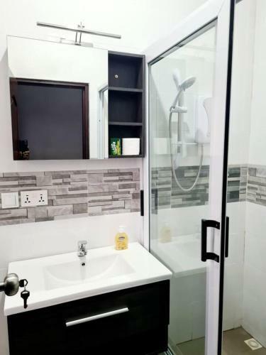 Beautiful 3-bed Apartment In Adenta Municipality