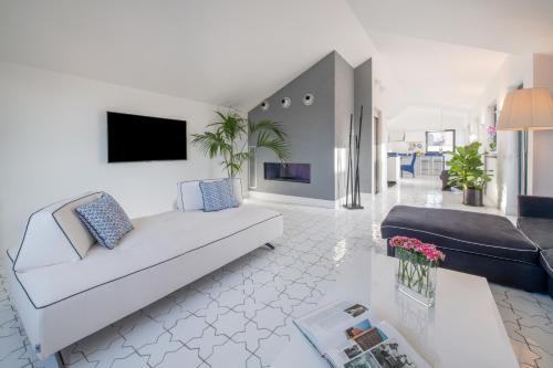 Apartamento Luxury Villa With Penthouse, Pools And Sea View