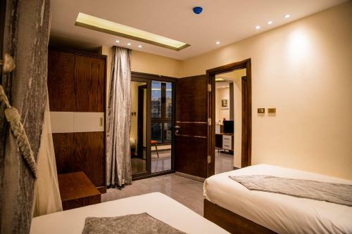 New Pyramids Eyes Hotel