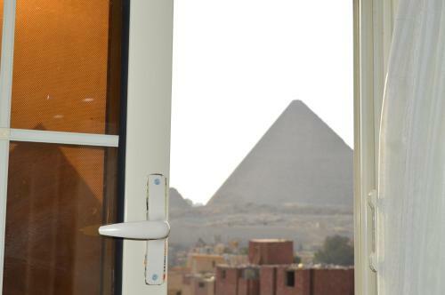 Bed & Breakfast Pyramids Stone