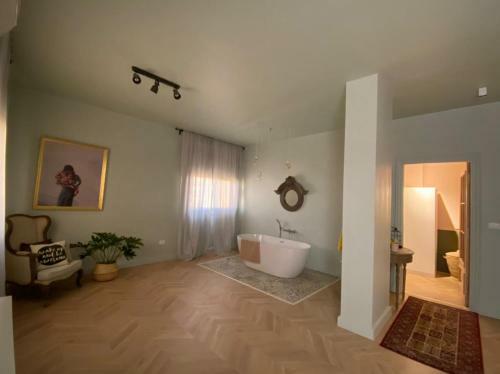 Serviced Apartment