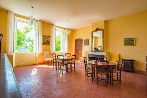 Location Prestige 400 M2 Dans Ch�teau En Provence