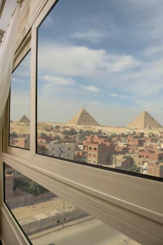 Brothers Pyramids View Hotel