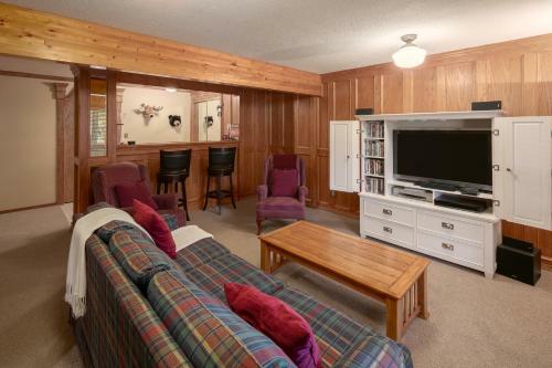 Falcon Cabin