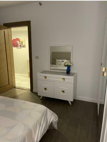 Apartment 3b Room