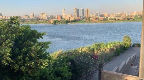 Nile View Apartment In Cairo