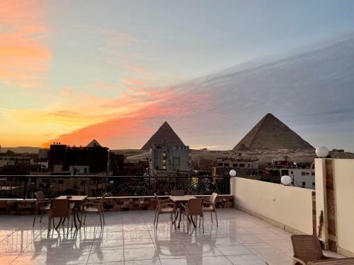 Hostal Pyramids Homeland