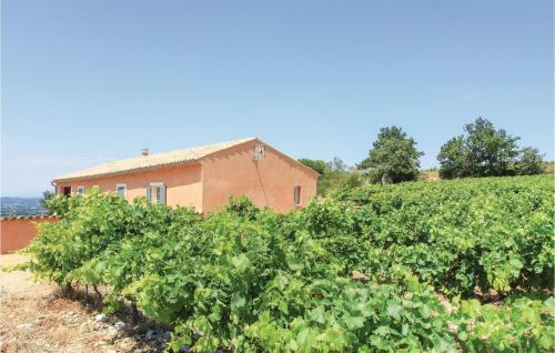 Five-bedroom Holiday Home In Cairanne