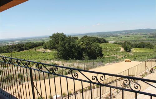 Five-bedroom Holiday Home In Cairanne