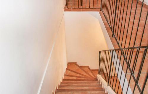 Five-bedroom Holiday Home In Cairanne