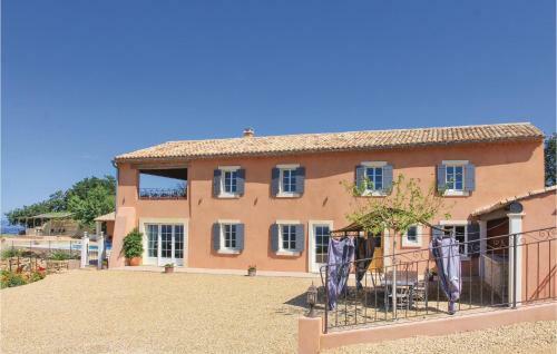 Five-bedroom Holiday Home In Cairanne