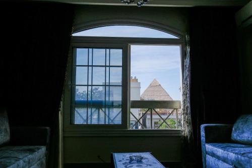 Bed & Breakfast Pharaohs Pyramids View