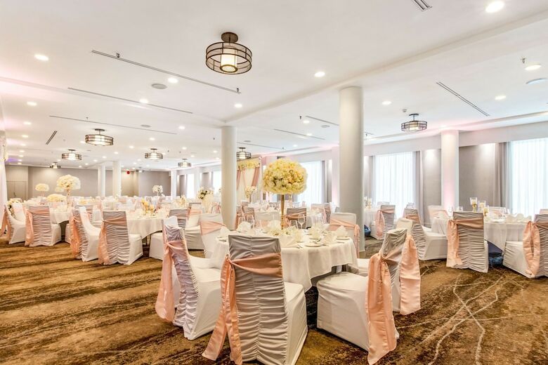 Coast Plaza Hotel And Conference Center