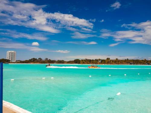 Apartamento Luxurious Beach Property 3 Bedrooms