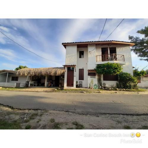 Hostal San Carlos Beach Inn