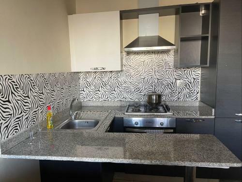 Apartamento Lovely One-bed Flat In Secure Building With Shared Swimming Pool