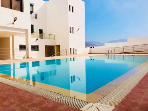 Sunny Cozy Beach Front Apartment With Pool