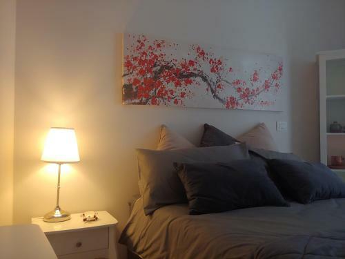 Bed & Breakfast Tiny Room