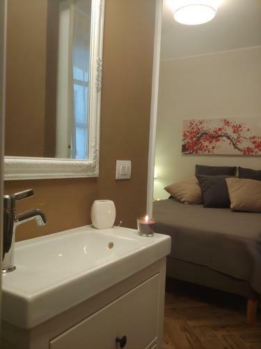 Bed & Breakfast Tiny Room