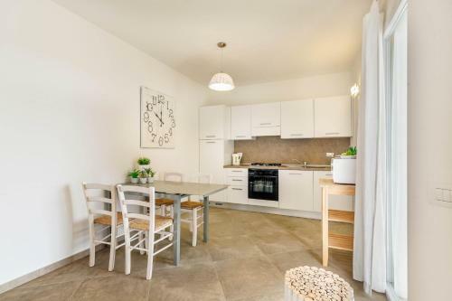 Caneis Apartments