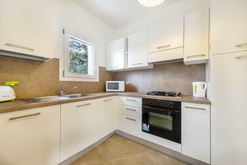 Caneis Apartments