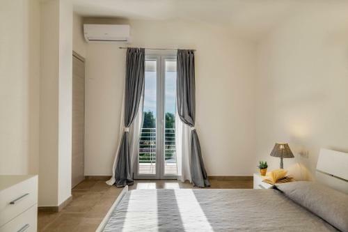 Caneis Apartments