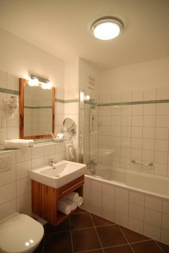 Winzerhotel V�hringer