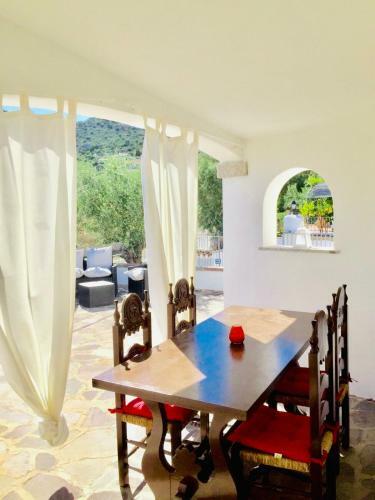 International House San Teodoro