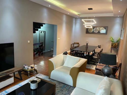 Rpm Holiday House