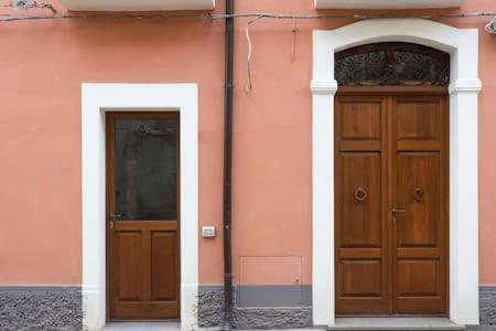 Authentic-large Town Villa In The Historic Center