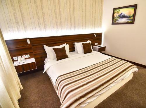 Pearl Gate Hotel
