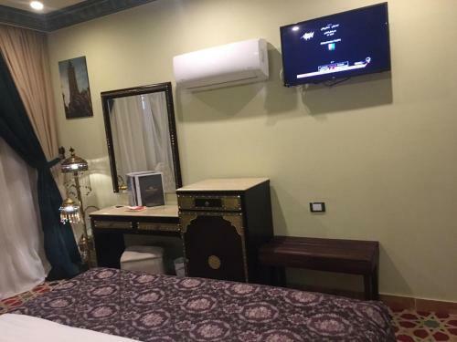 Omar Elkhaiam Hotel