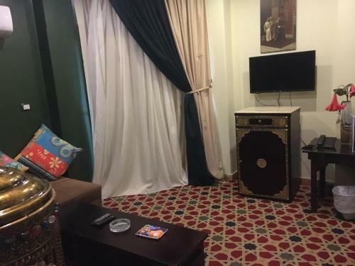 Omar Elkhaiam Hotel